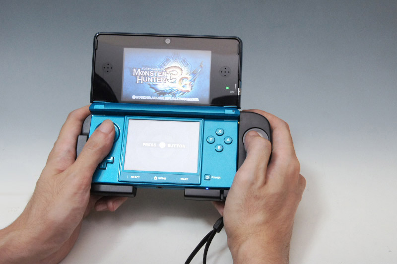 Illustration for article titled Manhandling the 3DS Add-on Slide Pad Doohickey